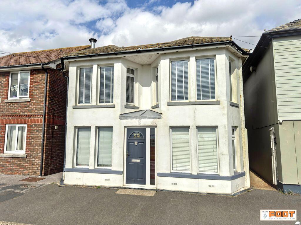 2 bed 1st Floor Flat for rent in Fleet. From Geoff Foot Estate Agents - Hayling Island