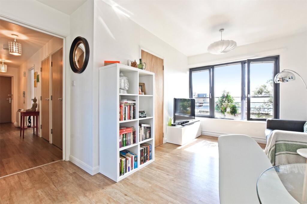 2 bed 1st Floor Flat for rent in Hackney. From Keatons - Hackney - Mare Street