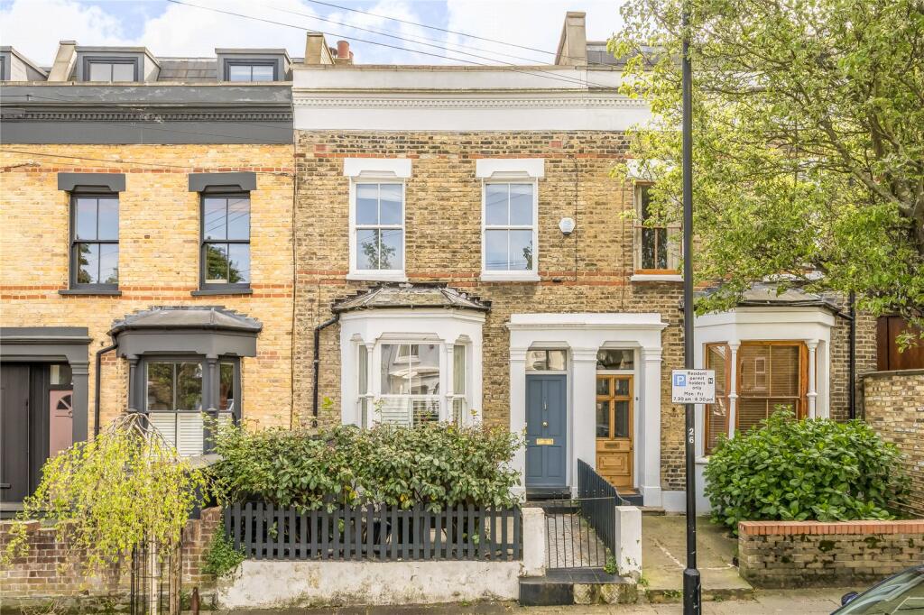 4 bed Mid Terraced House for rent in Hackney. From Keatons - Hackney - Mare Street