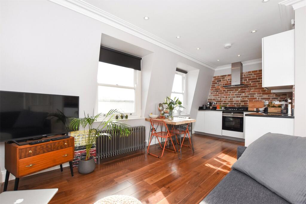 1 bed 1st Floor Flat for rent in London. From Keatons - Hackney - Mare Street
