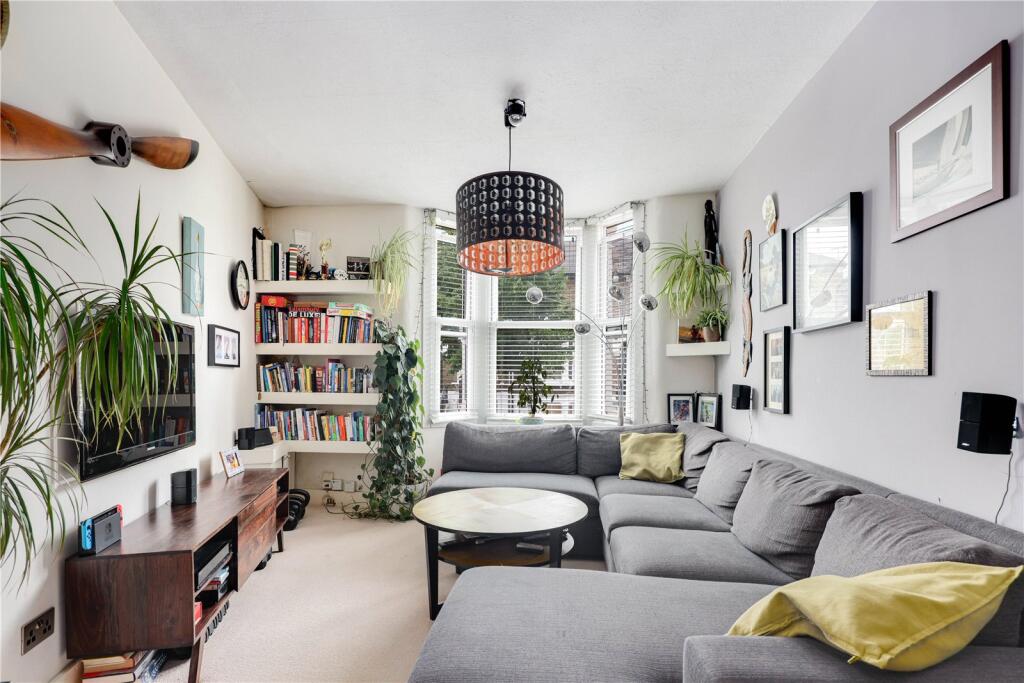 2 bed 1st Floor Flat for rent in London. From Keatons - Hackney - Mare Street