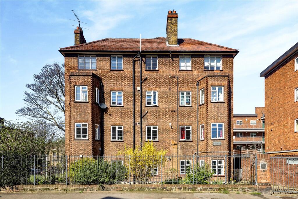 2 bed 1st Floor Flat for rent in London. From Keatons - Hackney - Mare Street