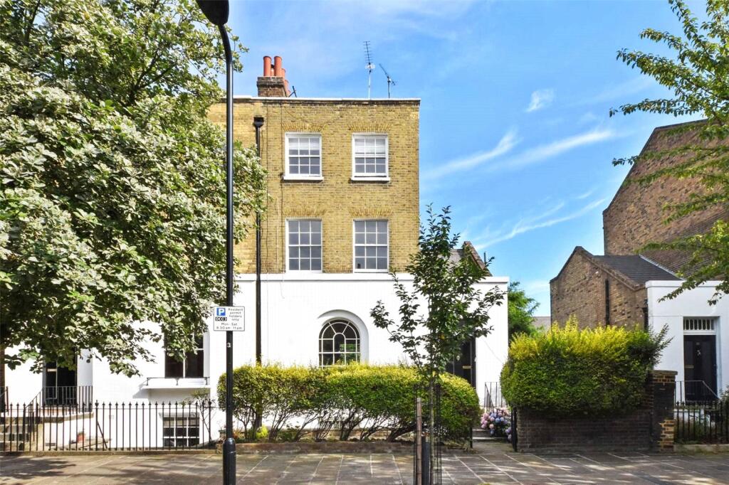 2 bed 1st Floor Flat for rent in London. From Keatons - Hackney - Mare Street