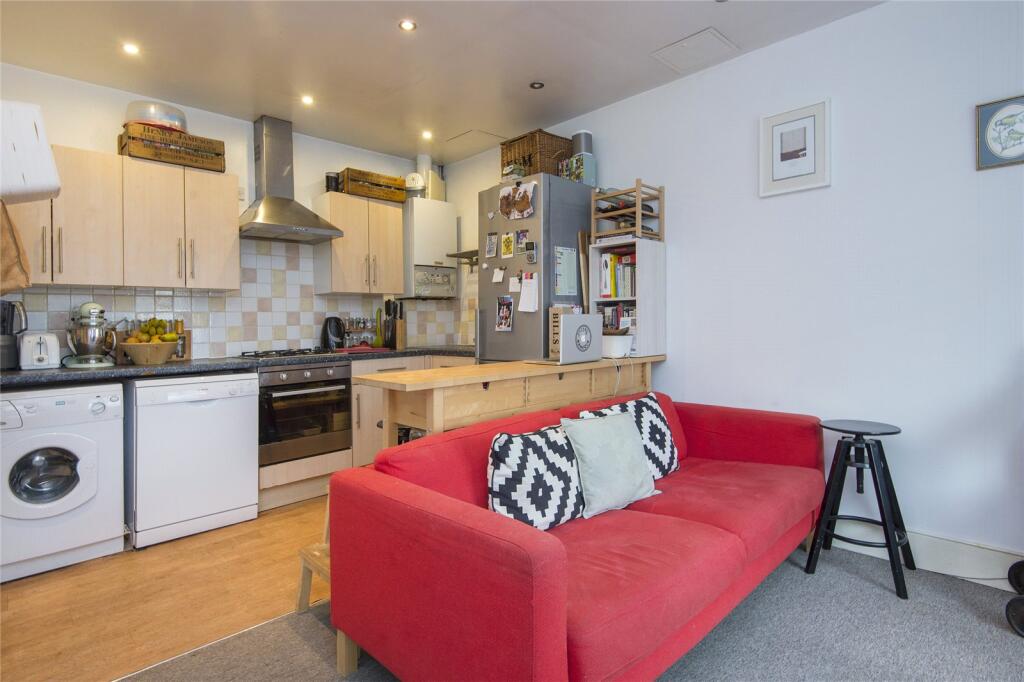 2 bed 1st Floor Flat for rent in London. From Keatons - Hackney - Mare Street