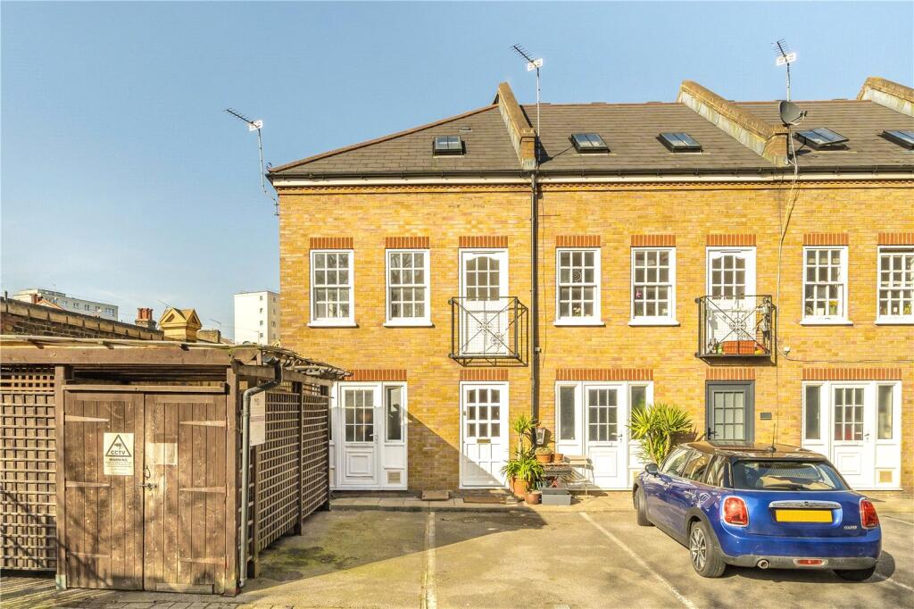 2 bed 1st Floor Flat for rent in London. From Keatons - Hackney - Mare Street