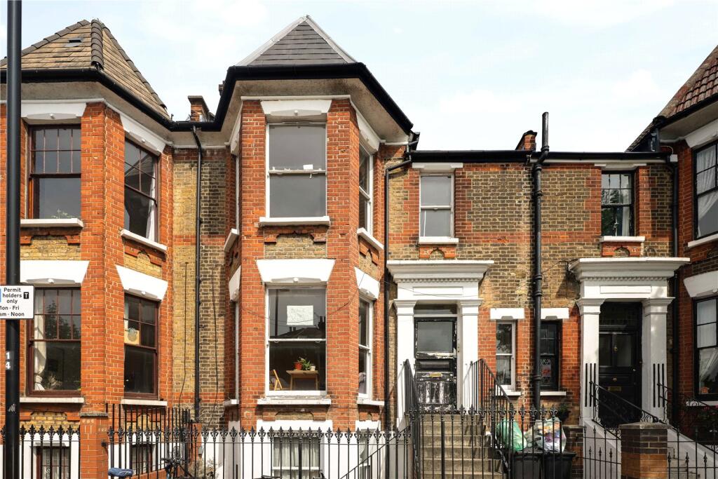 3 bed Mid Terraced House for rent in Stoke Newington. From Keatons - Hackney - Mare Street
