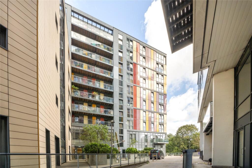 3 bed 1st Floor Flat for rent in London. From Keatons - Hackney - Mare Street