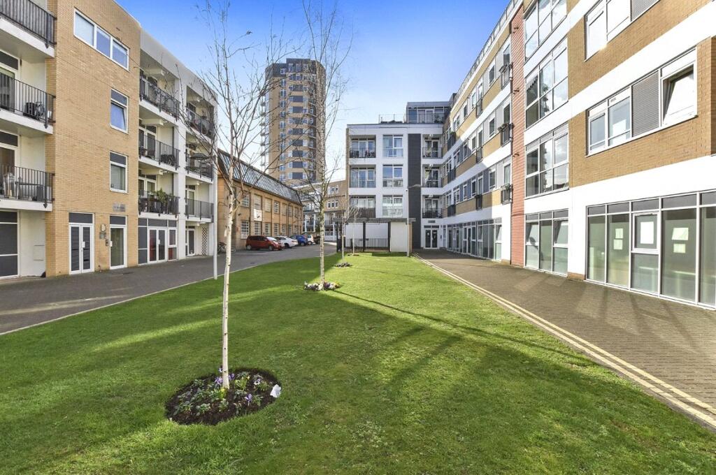 1 bed 1st Floor Flat for rent in London. From Keatons - Hackney - Mare Street