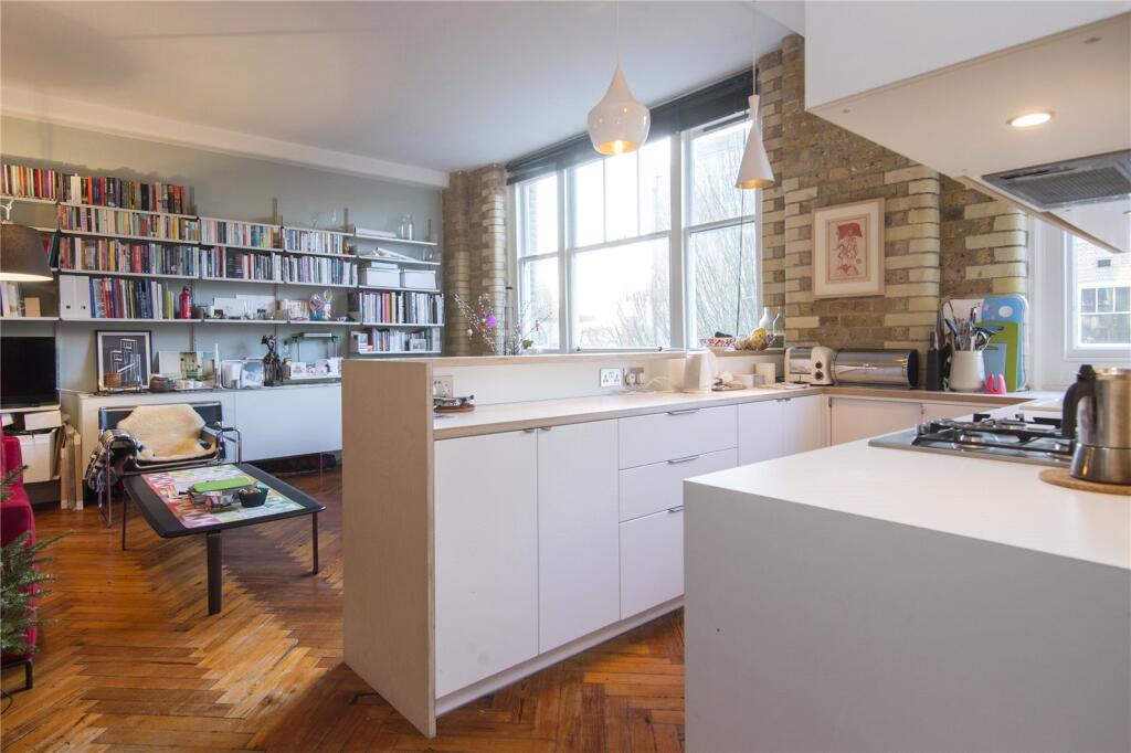 2 bed 1st Floor Flat for rent in London. From Keatons - Hackney - Mare Street