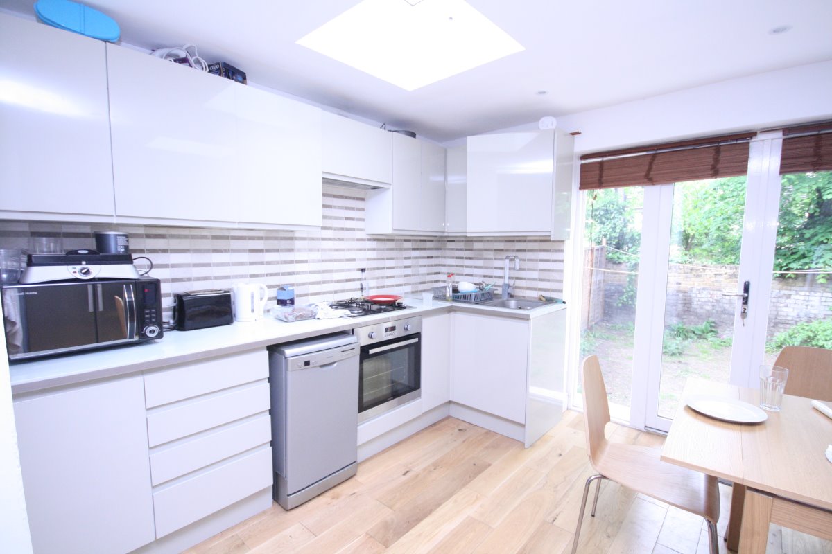 4 bed Mid Terraced House for rent in London. From Living Space