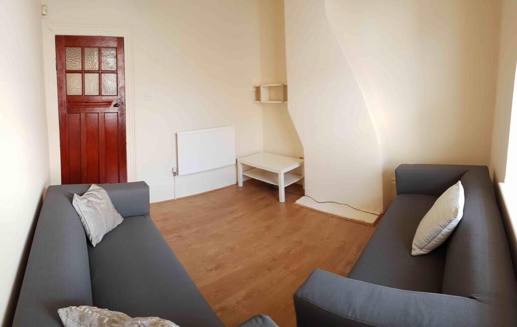 4 bed Detached for rent in Hull. From Loc8me - Covering Hull