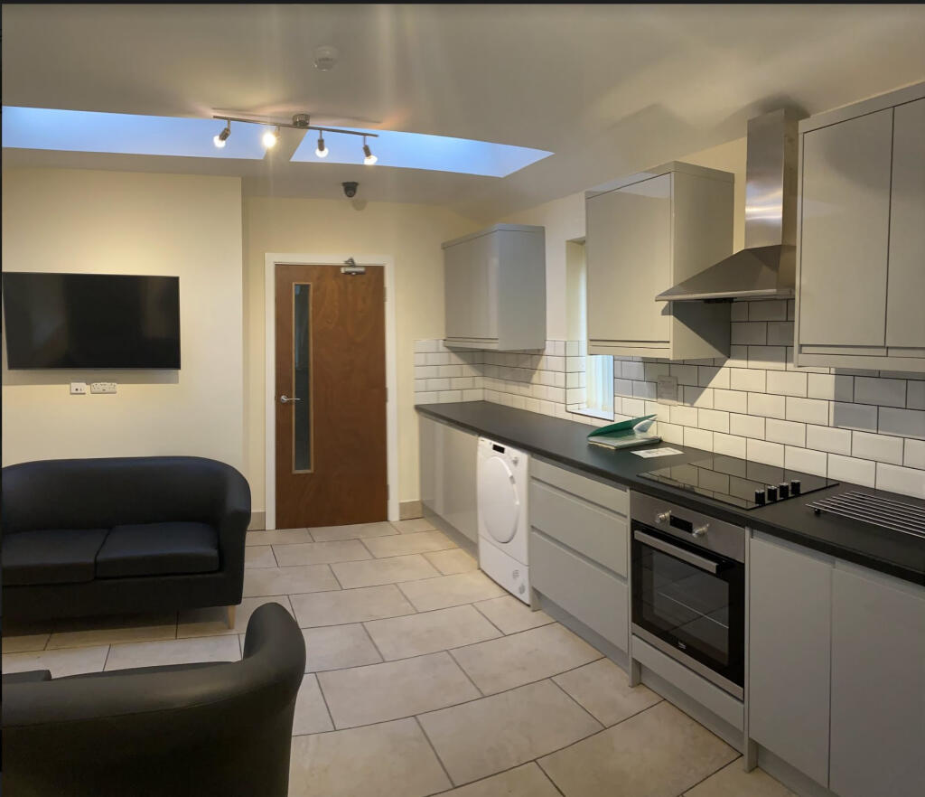 4 bed Detached for rent in Hull. From Loc8me - Covering Hull