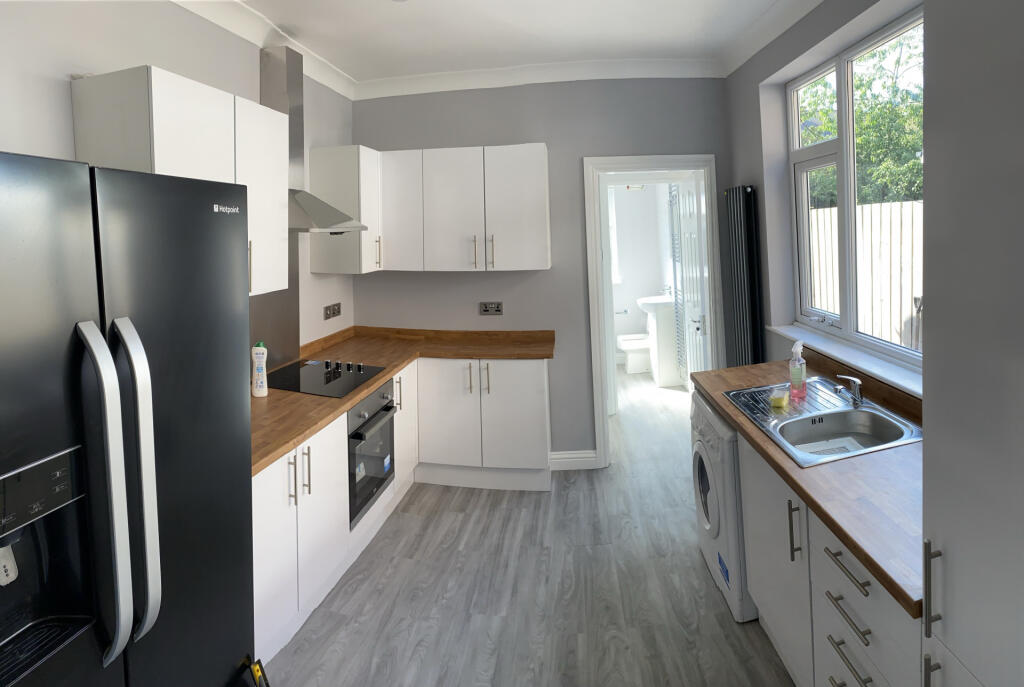 4 bed Detached for rent in Hull. From Loc8me - Covering Hull