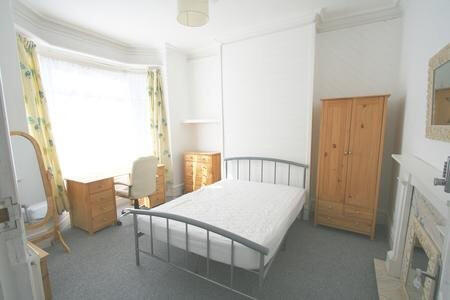 4 bed Detached for rent in Hull. From Loc8me - Covering Hull