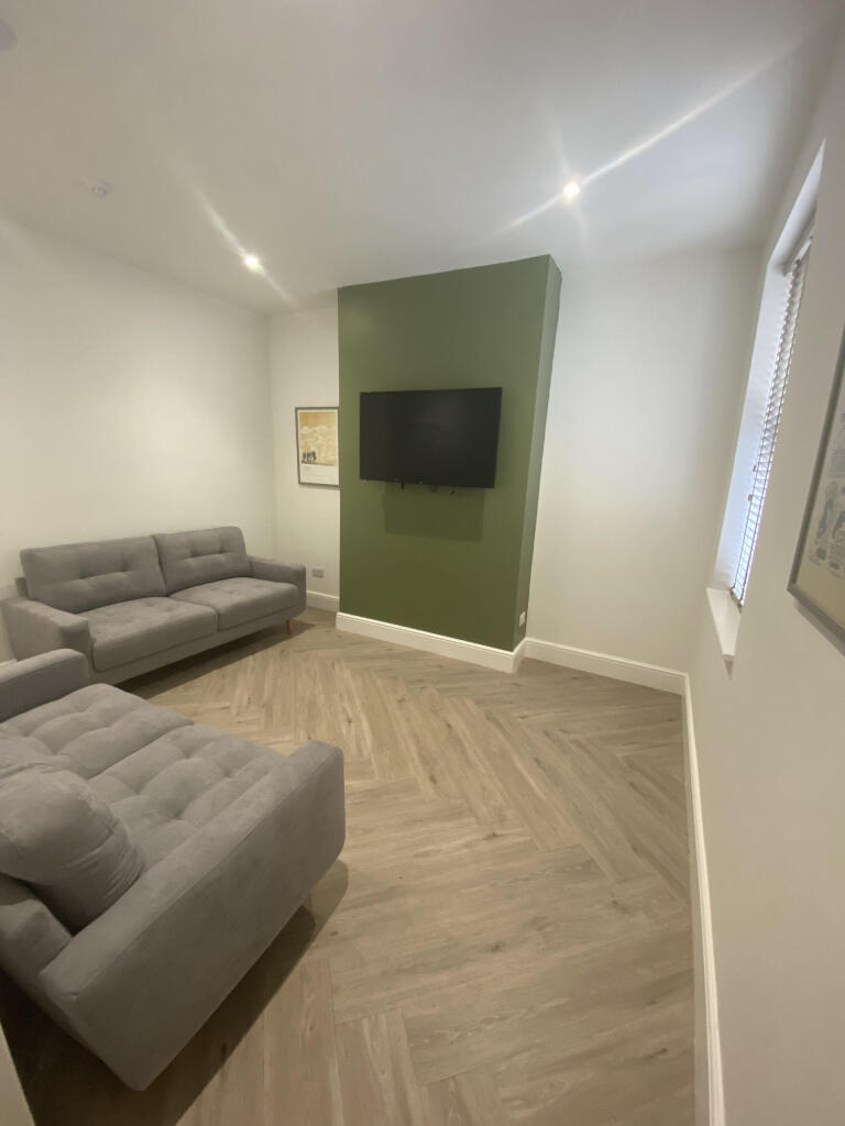 5 bed Detached for rent in Hull. From Loc8me - Covering Hull