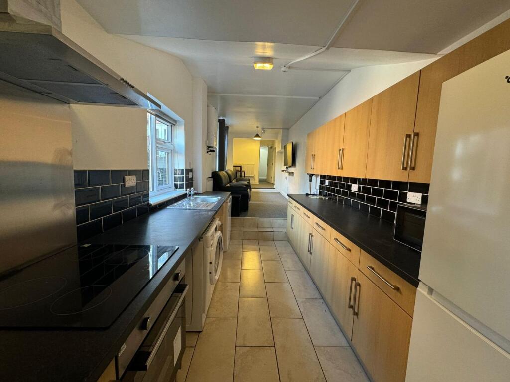6 bed Detached for rent in Lincoln. From Loc8me - Covering Lincoln