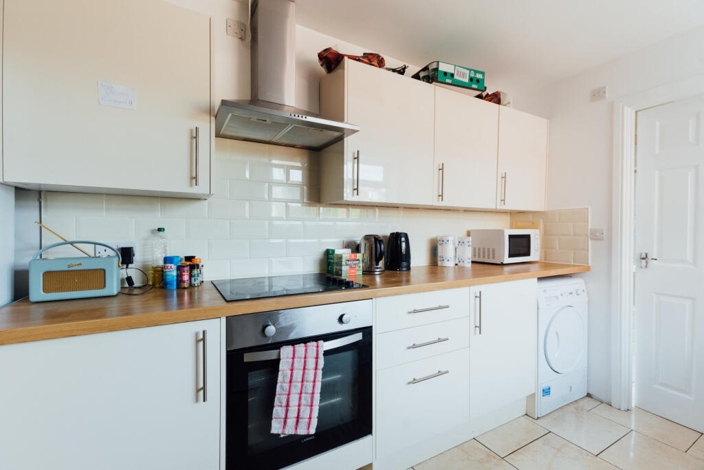 6 bed Detached for rent in Lincoln. From Loc8me - Covering Lincoln