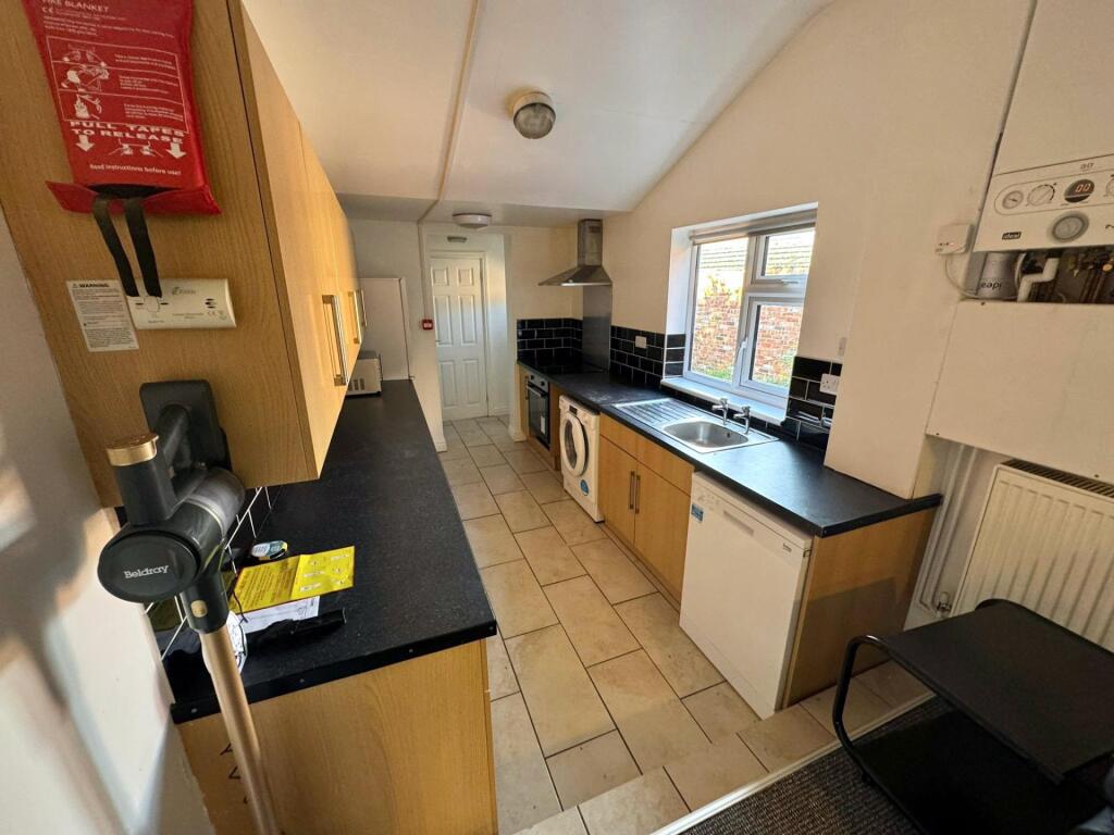 6 bed Detached for rent in Lincoln. From Loc8me - Covering Lincoln