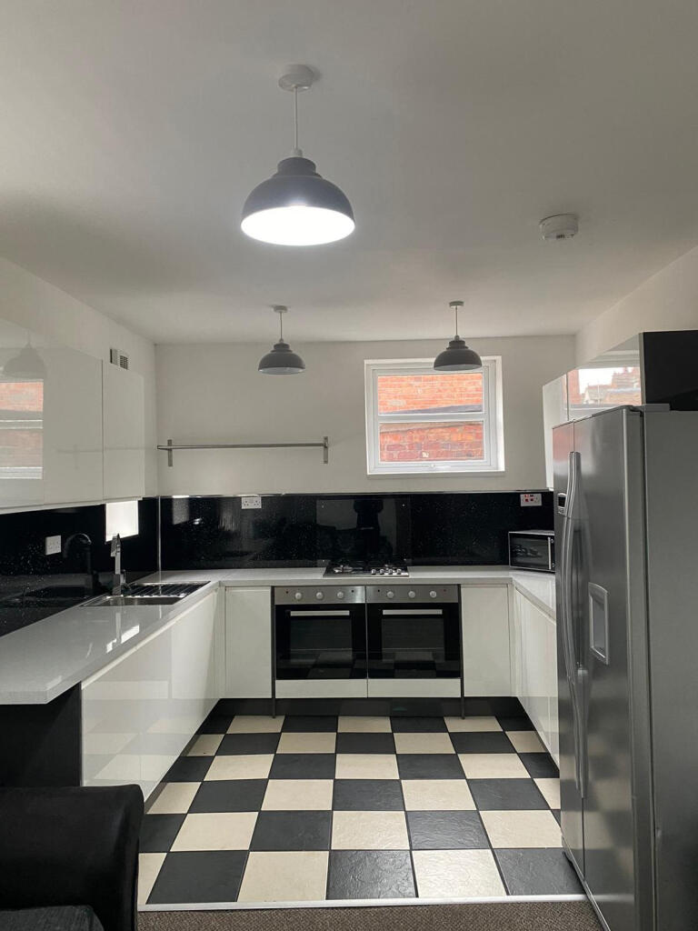 6 bed Detached for rent in Lincoln. From Loc8me - Covering Lincoln