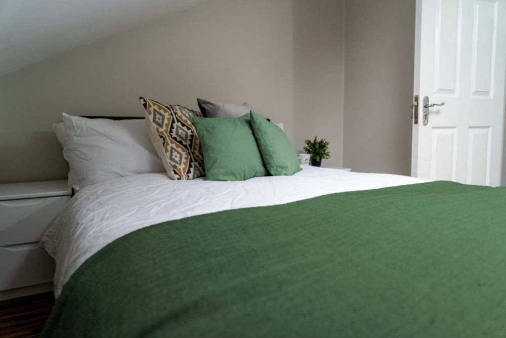 6 bed House for rent in Manchester. From Loc8me - Manchester