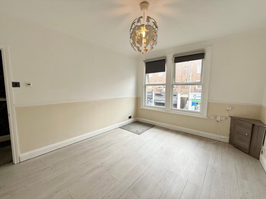 2 bed 1st Floor Flat for rent in Horndon on the Hill. From Connollys - Corringham