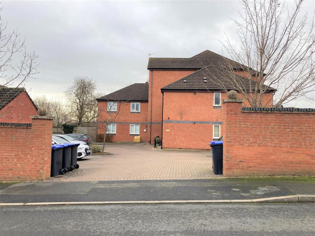 2 bed Apartment for rent in Radford Semele. From Godfrey Payton - Warwick