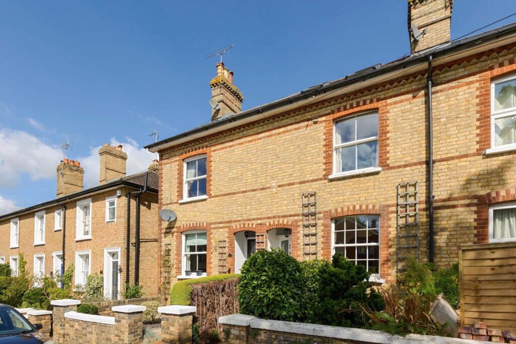 3 bed Mid Terraced House for rent in Sevenoaks. From Helen Breeze Property Management - Sevenoaks