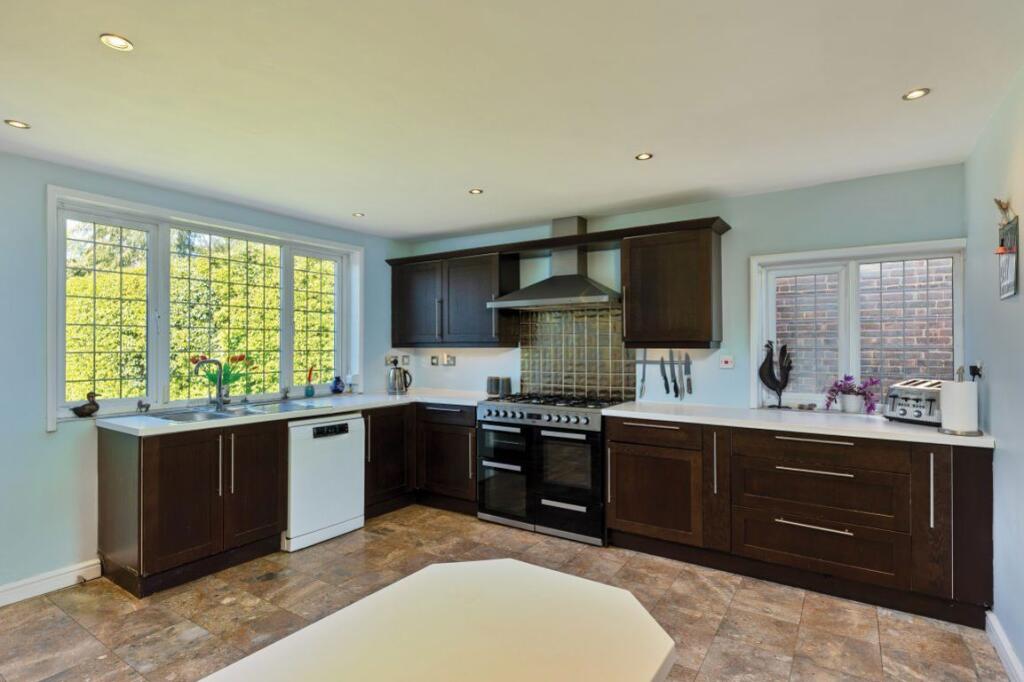 5 bed Detached for rent in Eynsford. From Helen Breeze Property Management - Sevenoaks