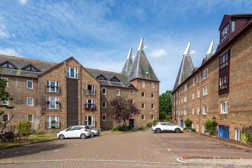 1 bed Apartment for rent in Hadlow. From Helen Breeze Property Management - Sevenoaks