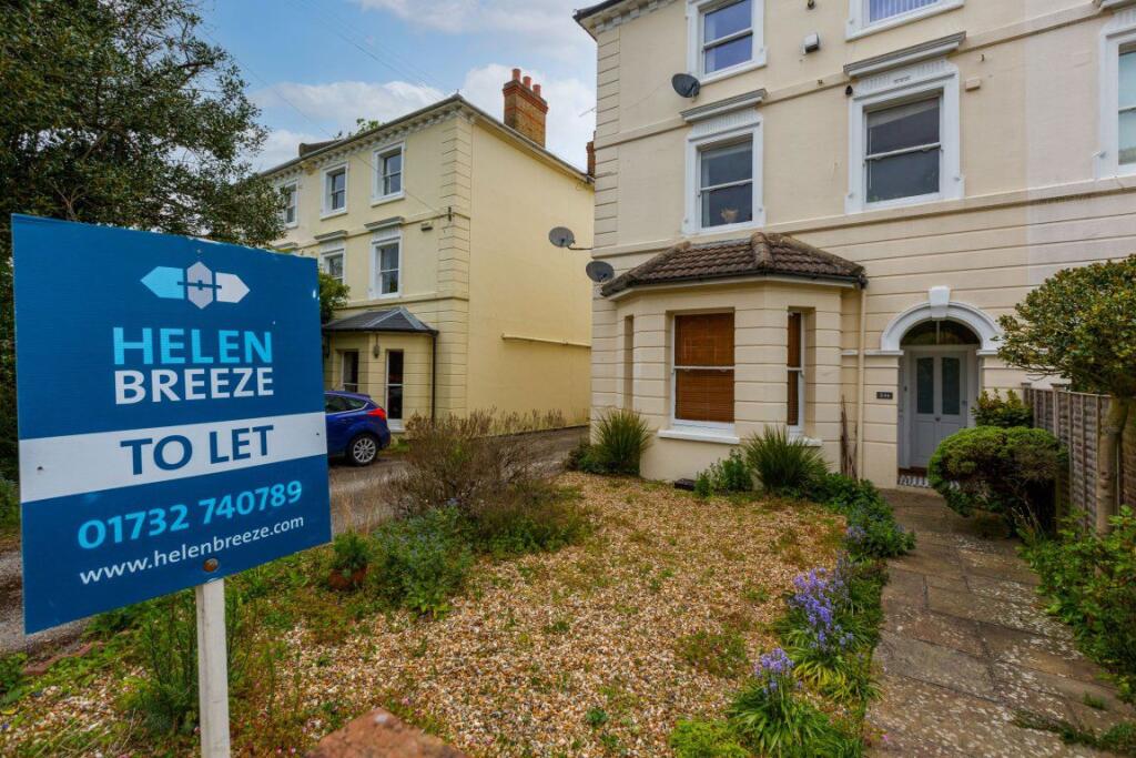 2 bed 1st Floor Flat for rent in Sevenoaks. From Helen Breeze Property Management - Sevenoaks 2 bed 1st Floor Flat for rent in Sevenoaks. From Helen Breeze Property Management - Sevenoaks