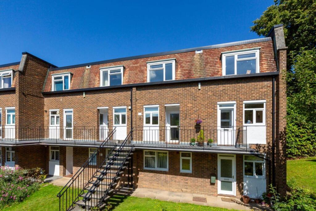 2 bed 1st Floor Flat for rent in Sevenoaks. From Helen Breeze Property Management - Sevenoaks