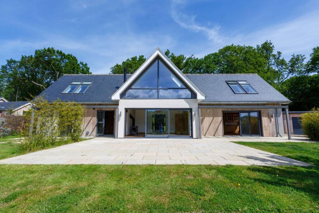 5 bed Detached for rent in Sevenoaks Weald. From Helen Breeze Property Management - Sevenoaks