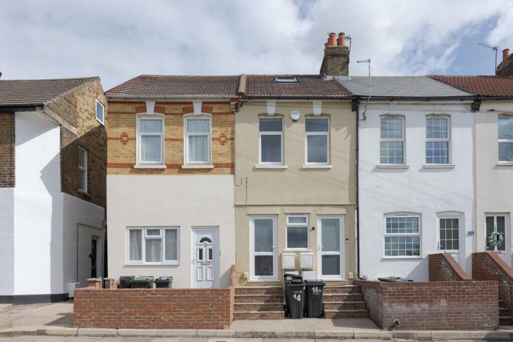 1 bed 1st Floor Flat for rent in Gravesend. From Helen Breeze Property Management - Sevenoaks 1 bed 1st Floor Flat for rent in Gravesend. From Helen Breeze Property Management - Sevenoaks