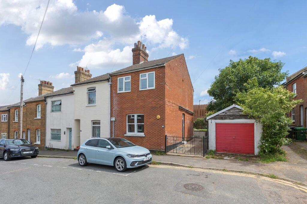2 bed Mid Terraced House for rent in Sevenoaks. From Helen Breeze Property Management - Sevenoaks