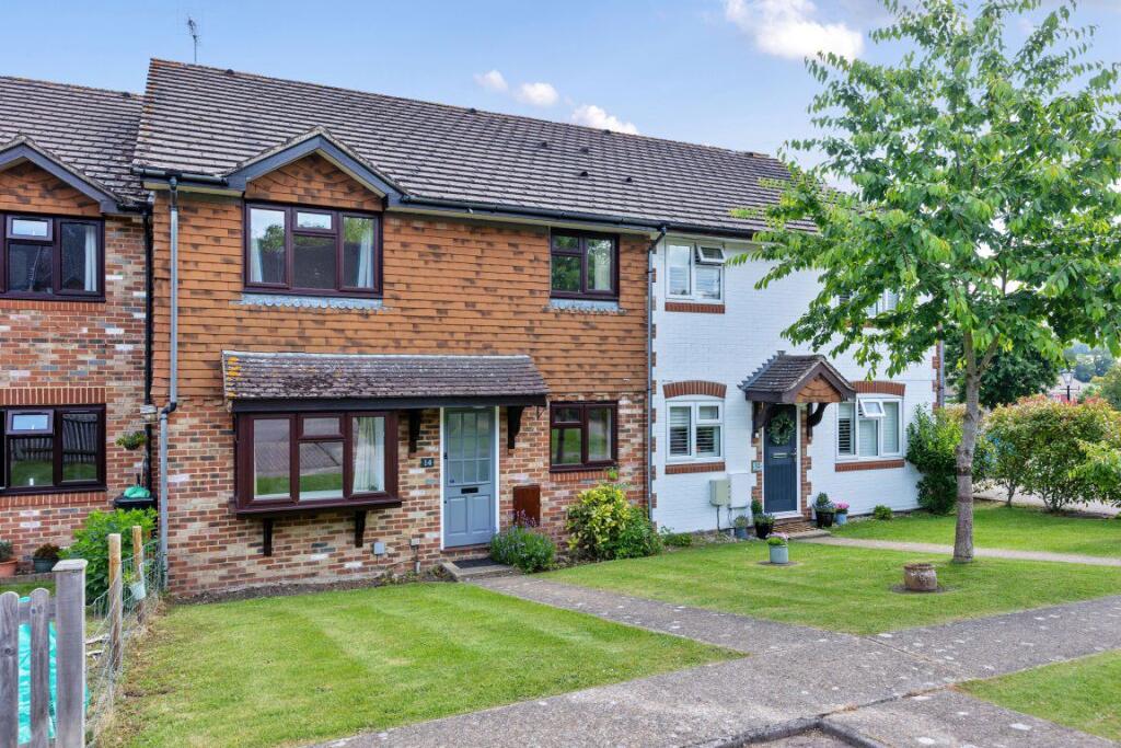2 bed Mid Terraced House for rent in Seal. From Helen Breeze Property Management - Sevenoaks