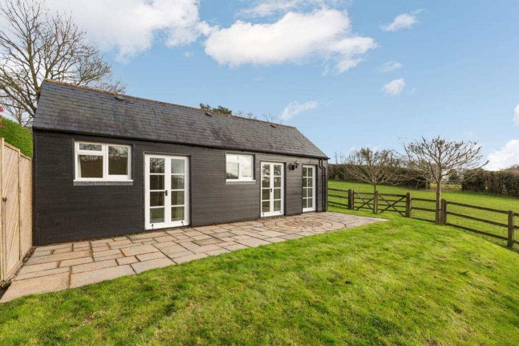 1 bed Bungalow for rent in Four Elms. From Helen Breeze Property Management - Sevenoaks