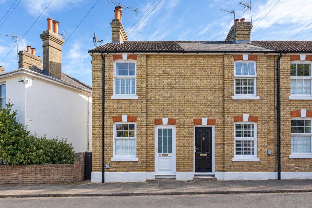 2 bed Mid Terraced House for rent in Sevenoaks. From Helen Breeze Property Management - Sevenoaks
