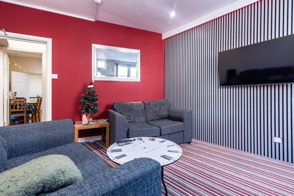 4 bed Mid Terraced House for rent in Nottingham. From FHP Living - Nottingham