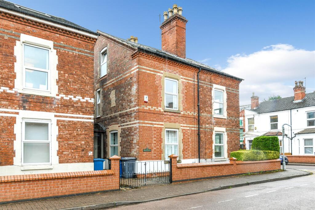 4 bed Semi Detached for rent in West Bridgford. From FHP Living - Nottingham