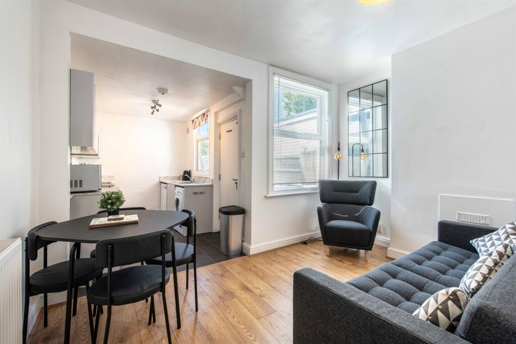 4 bed Mid Terraced House for rent in Nottingham. From FHP Living - Nottingham