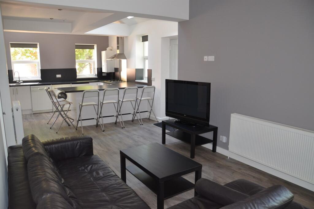 5 bed Semi Detached for rent in Nottingham. From FHP Living - Nottingham 5 bed Semi Detached for rent in Nottingham. From FHP Living - Nottingham