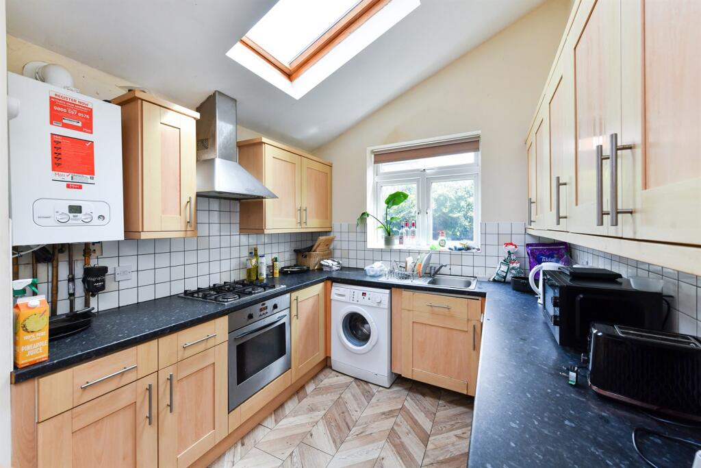 4 bed Semi Detached for rent in West Bridgford. From FHP Living - Nottingham