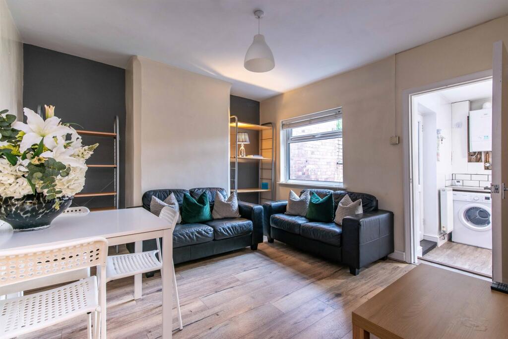 4 bed Mid Terraced House for rent in Nottingham. From FHP Living - Nottingham