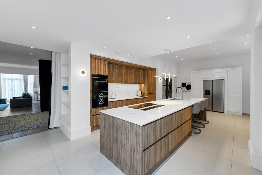 5 bed Detached for rent in Nottingham. From FHP Living - Nottingham