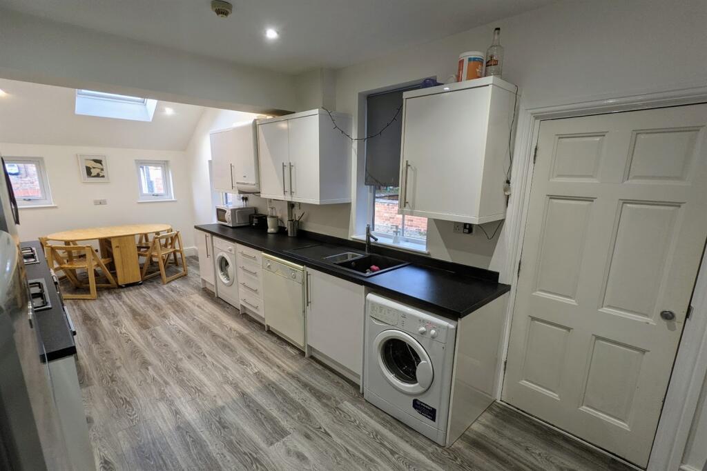6 bed Semi Detached for rent in Nottingham. From FHP Living - Nottingham 6 bed Semi Detached for rent in Nottingham. From FHP Living - Nottingham