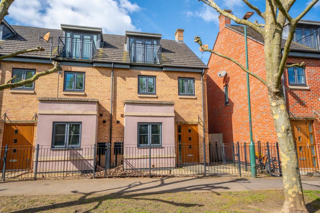 3 bed Semi Detached for rent in Wilford. From FHP Living - Nottingham