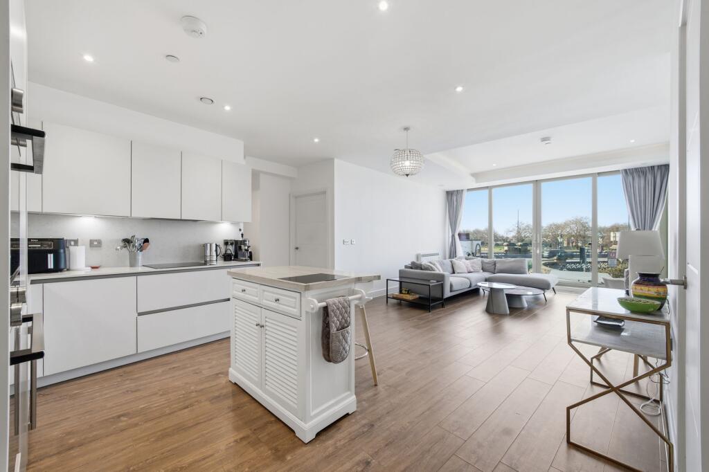 3 bed Apartment for rent in West Bridgford. From FHP Living - Nottingham