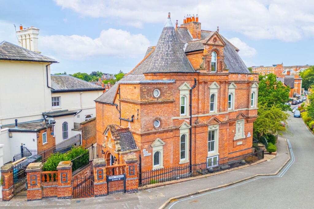 3 bed 1st Floor Flat for rent in Nottingham. From FHP Living - Nottingham