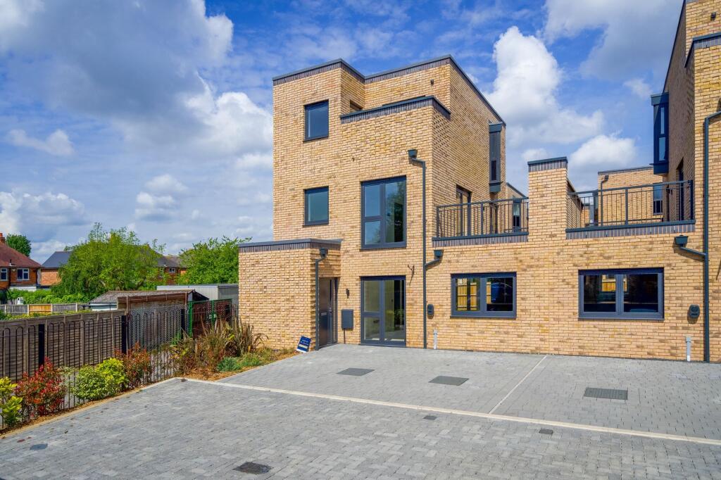 3 bed Semi Detached for rent in . From FHP Living - Nottingham