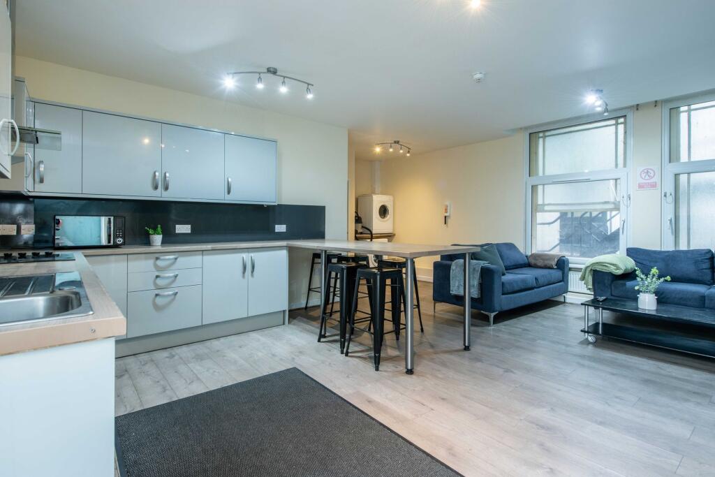 5 bed 1st Floor Flat for rent in Nottingham. From FHP Living - Nottingham